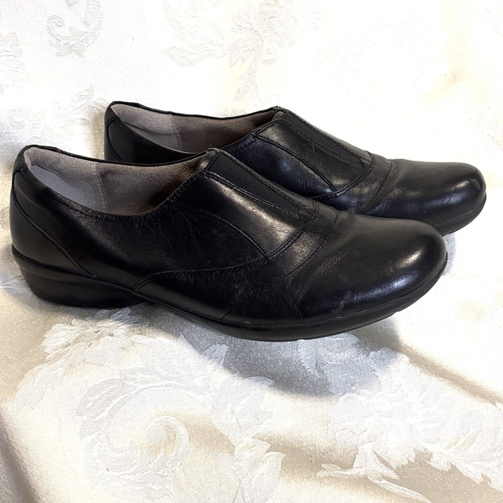 Naturalizer Black Leather Ladies Loafers